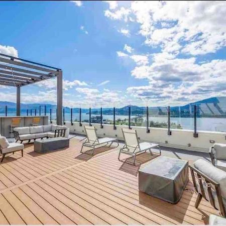 Amazing Brand New Lakeview Condo Downtown Kelowna Eksteriør billede