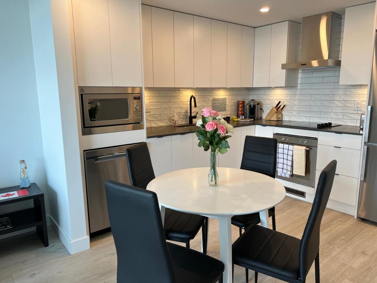 Amazing Brand New Lakeview Condo Downtown Kelowna Eksteriør billede