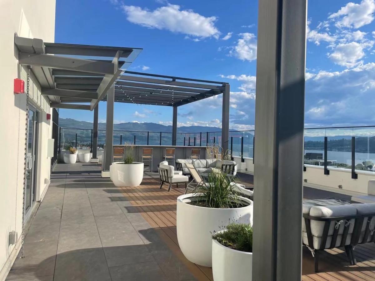 Amazing Brand New Lakeview Condo Downtown Kelowna Eksteriør billede