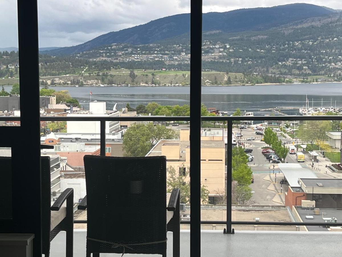 Amazing Brand New Lakeview Condo Downtown Kelowna Eksteriør billede