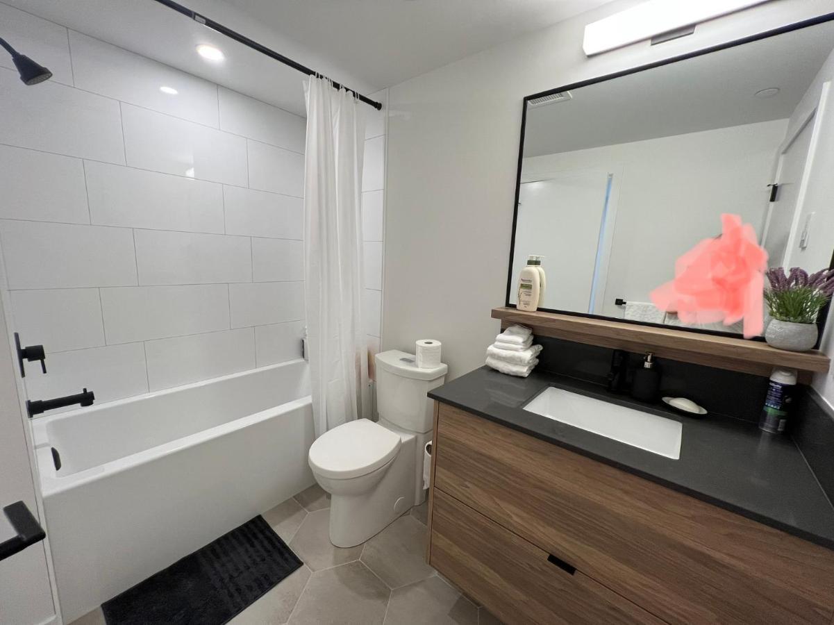 Amazing Brand New Lakeview Condo Downtown Kelowna Eksteriør billede