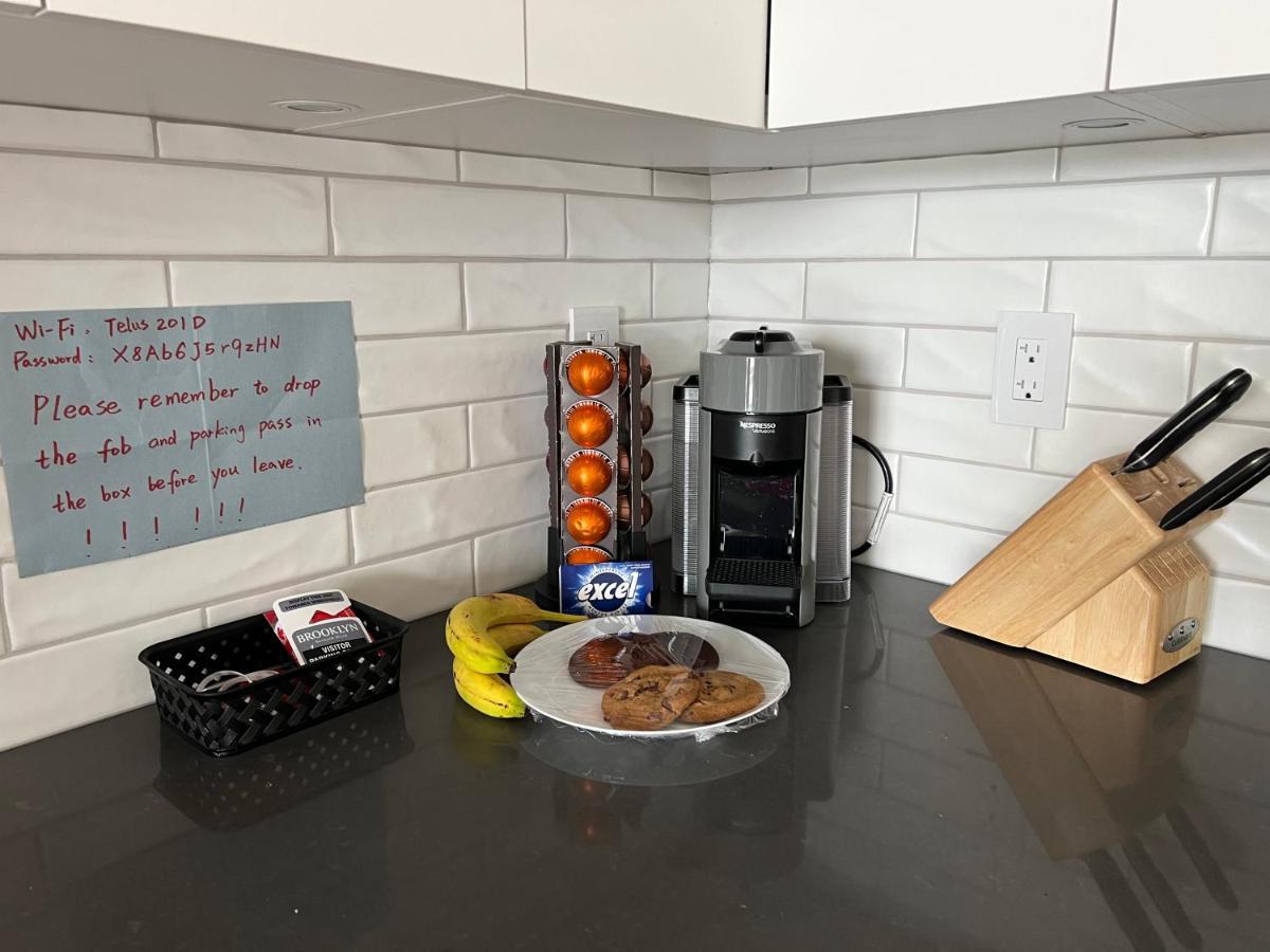 Amazing Brand New Lakeview Condo Downtown Kelowna Eksteriør billede