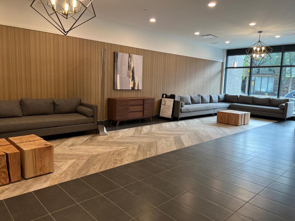 Amazing Brand New Lakeview Condo Downtown Kelowna Eksteriør billede