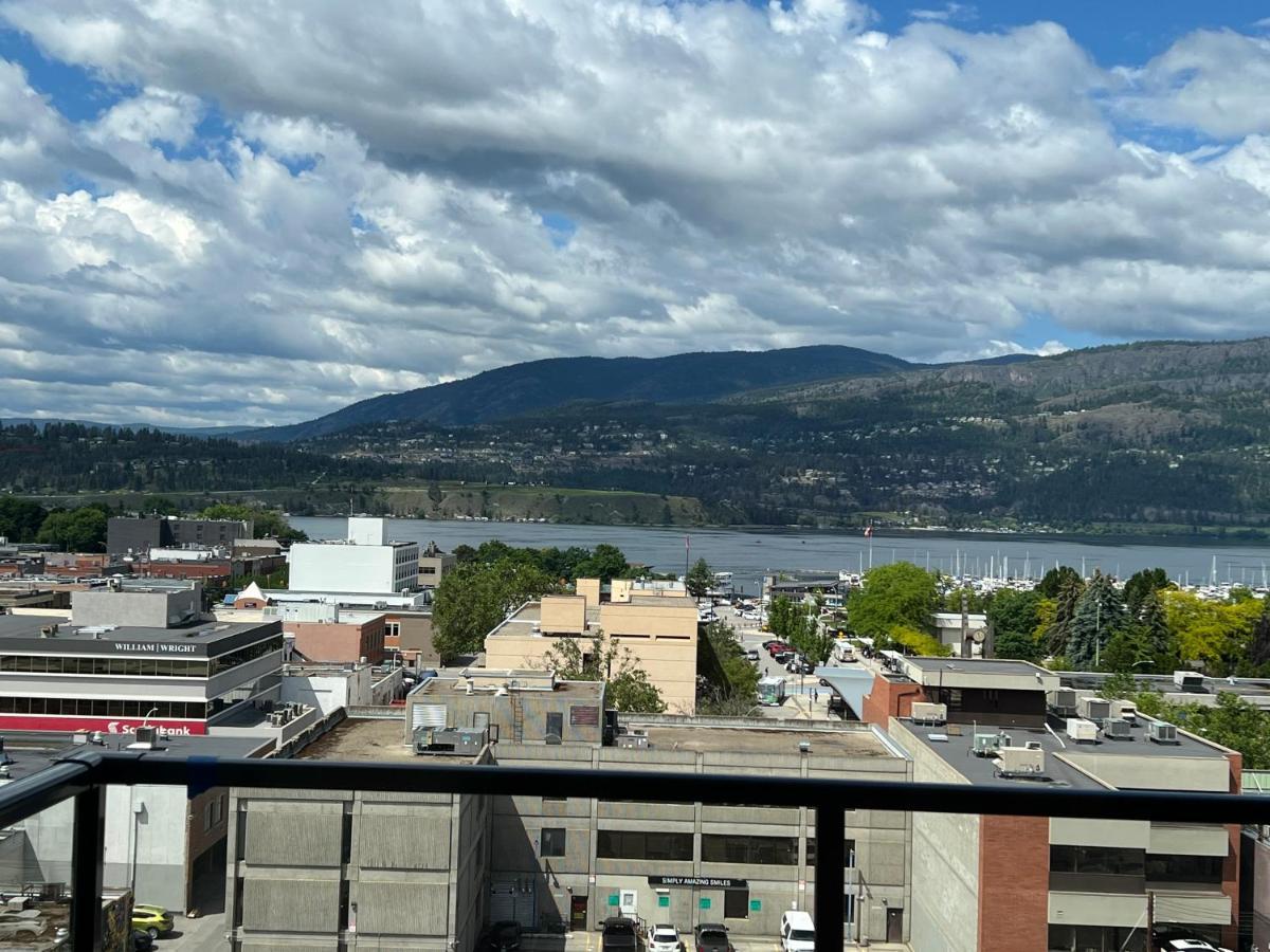 Amazing Brand New Lakeview Condo Downtown Kelowna Eksteriør billede