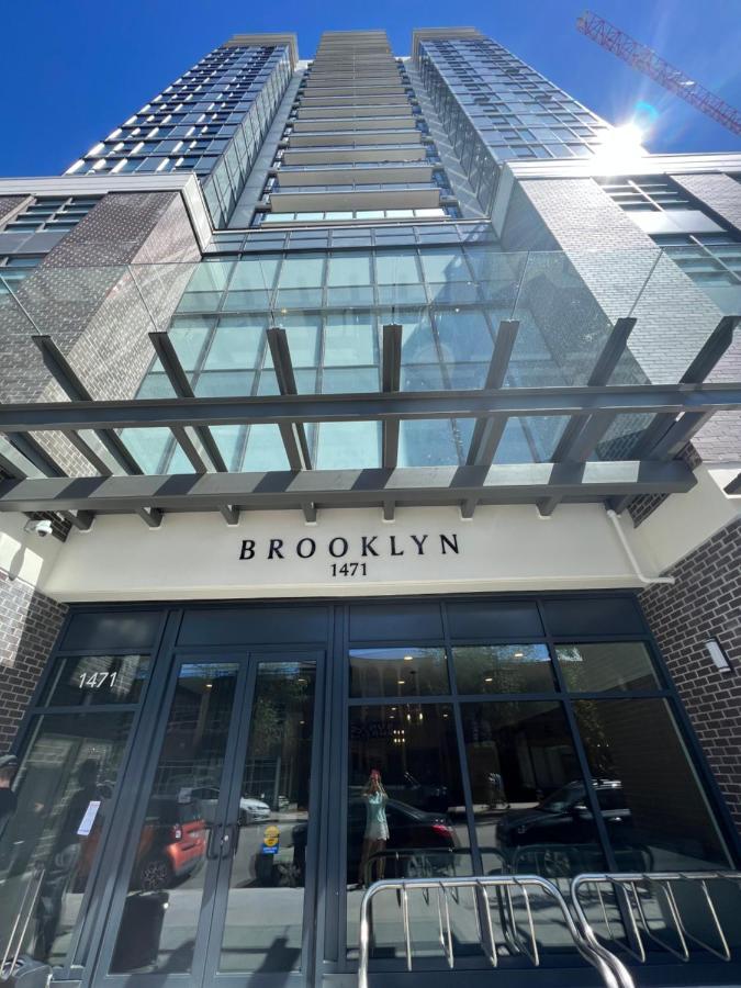 Amazing Brand New Lakeview Condo Downtown Kelowna Eksteriør billede