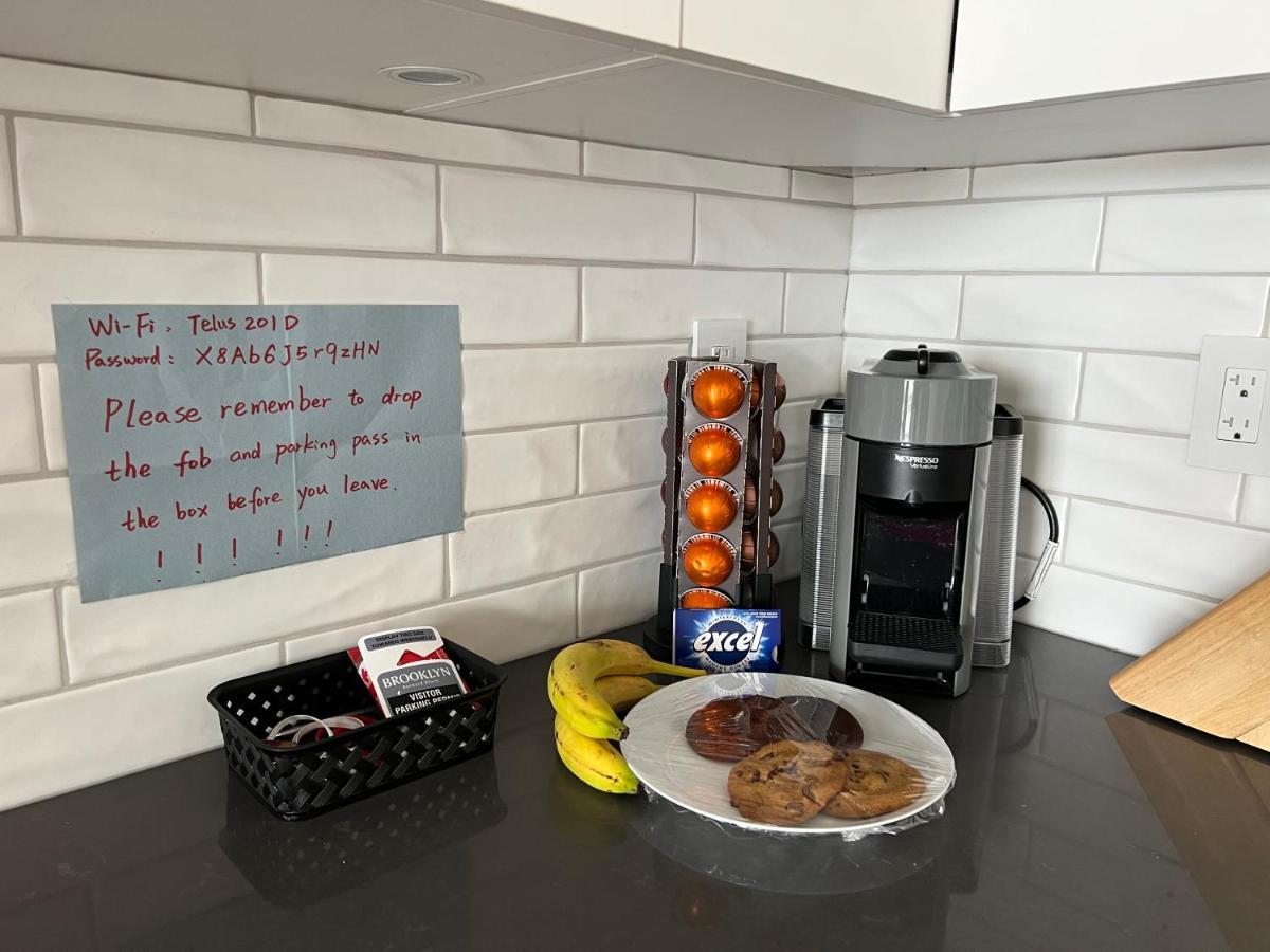 Amazing Brand New Lakeview Condo Downtown Kelowna Eksteriør billede