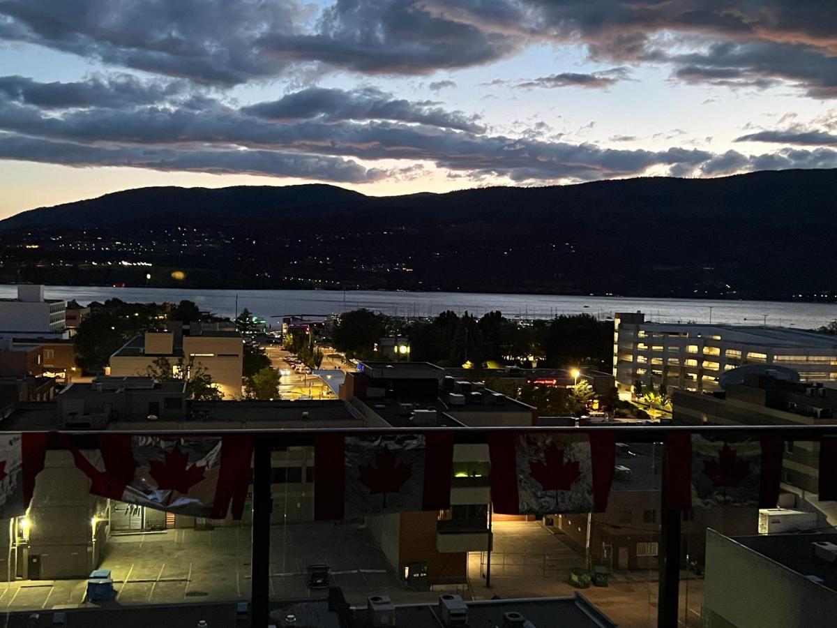 Amazing Brand New Lakeview Condo Downtown Kelowna Eksteriør billede