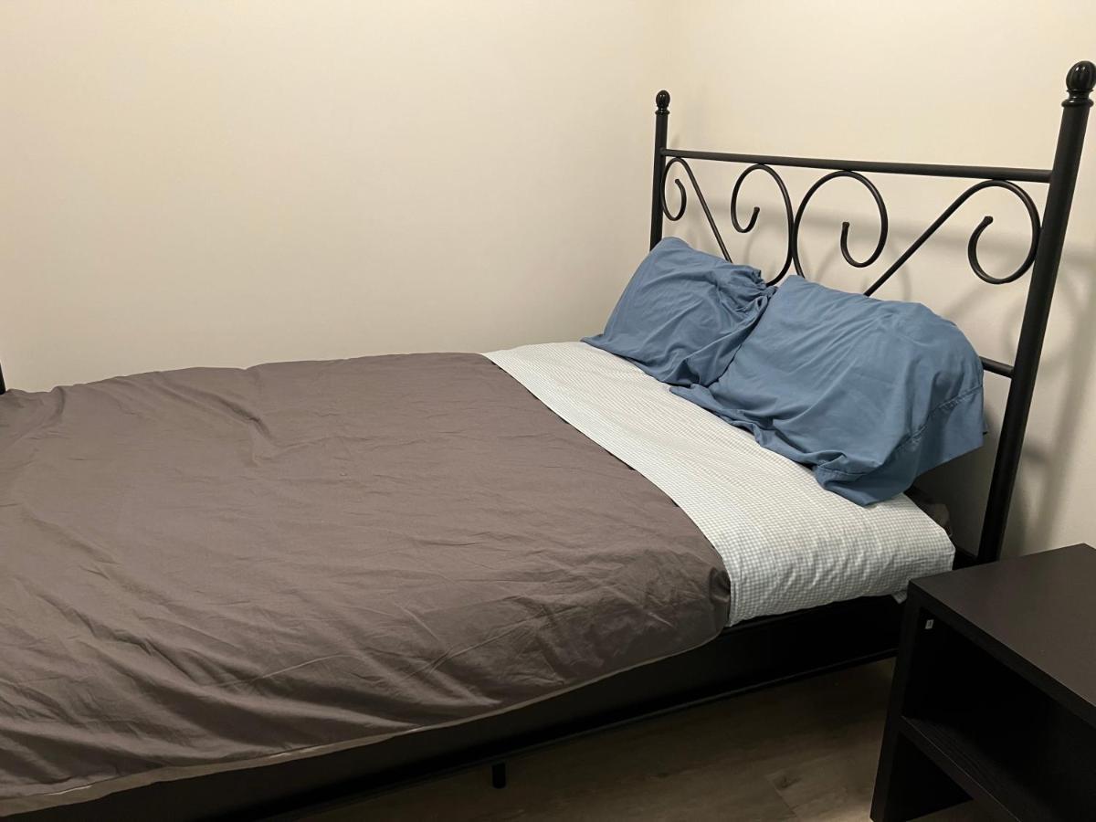 Amazing Brand New Lakeview Condo Downtown Kelowna Eksteriør billede