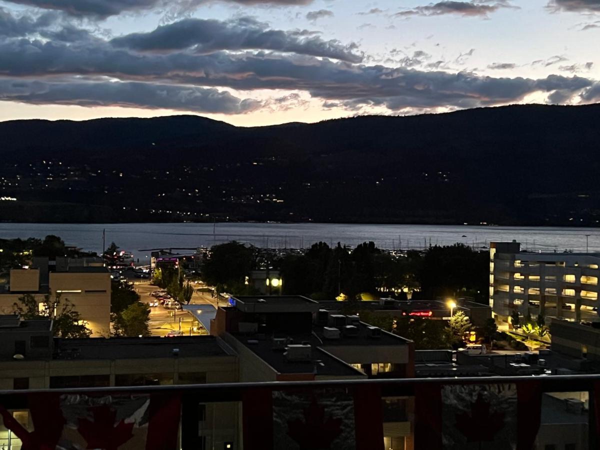Amazing Brand New Lakeview Condo Downtown Kelowna Eksteriør billede