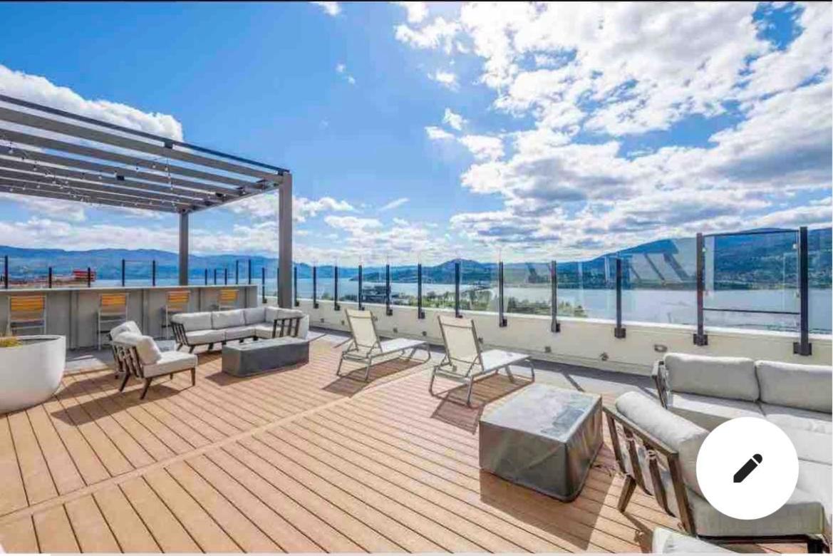 Amazing Brand New Lakeview Condo Downtown Kelowna Eksteriør billede